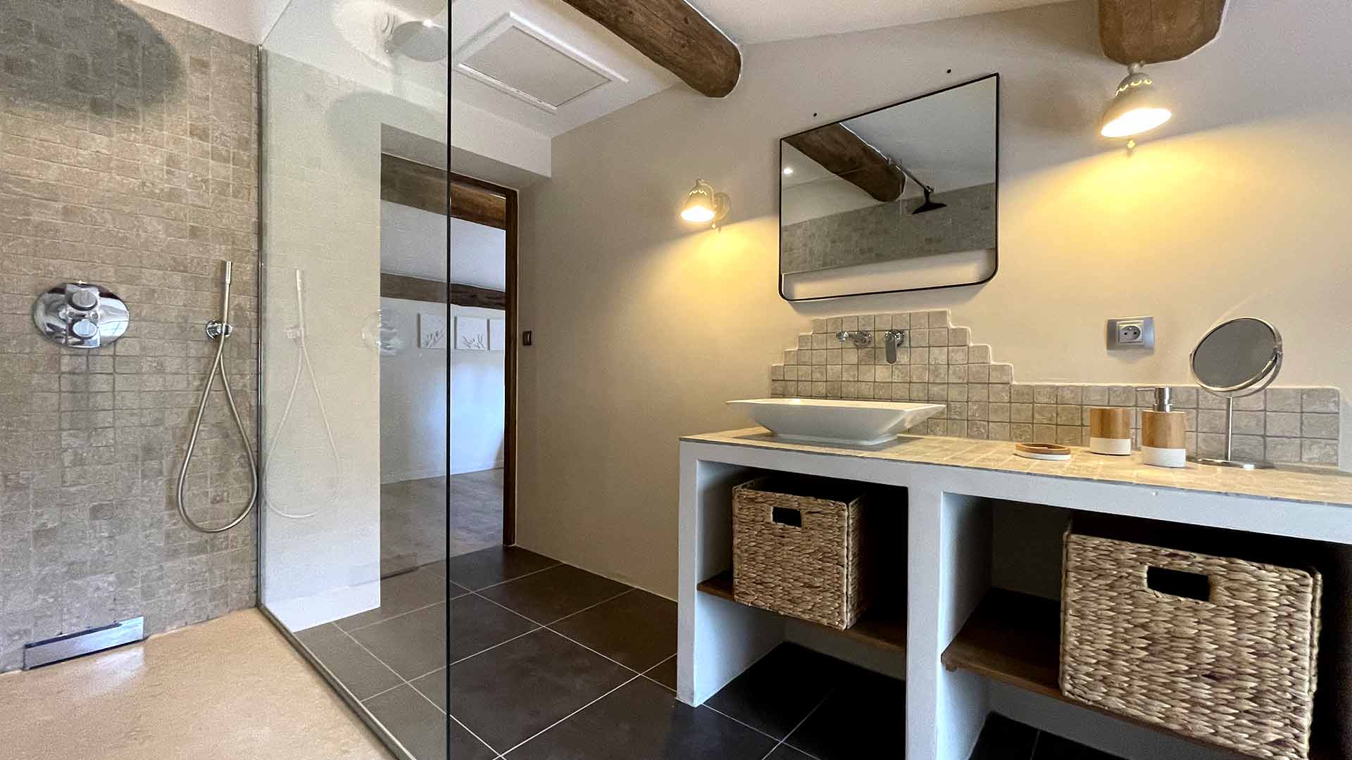 Salle de douche - Petit Gîte Carignan - Mas Millésime - Saint-Rémy-de-Provence