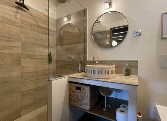 mourvèdre-chambre osier - salle de douche